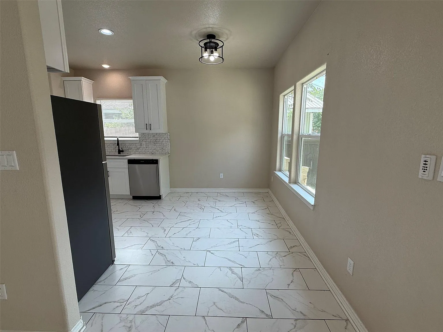 3 bed, 2.0 bath, 1064 sqft, $1,700 — Photo 4