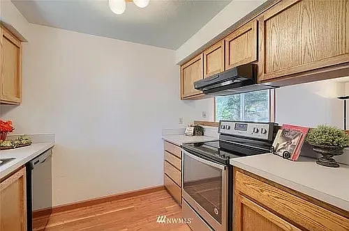2 bed, 1.5 bath, 845 sqft, $2,100 — Photo 2