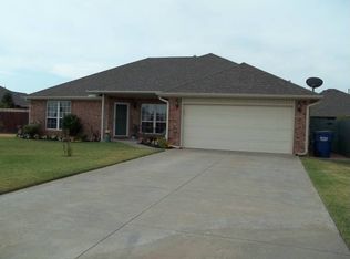 802 E Pointe Court Ln, Mustang, OK 73064