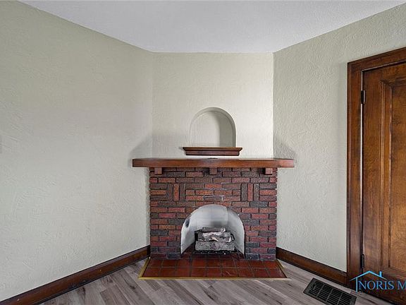 4th image of 934 Eleanor Ave