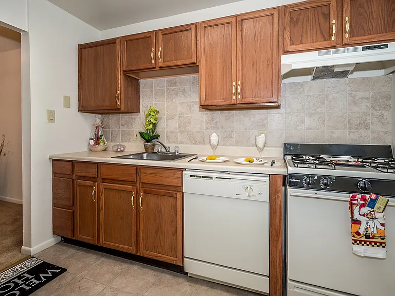 Parkview Apartments — Photo 11