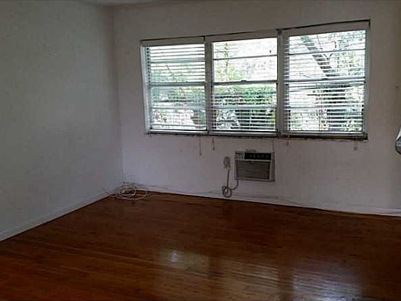 4th image of 1985 Bay Dr APT 23