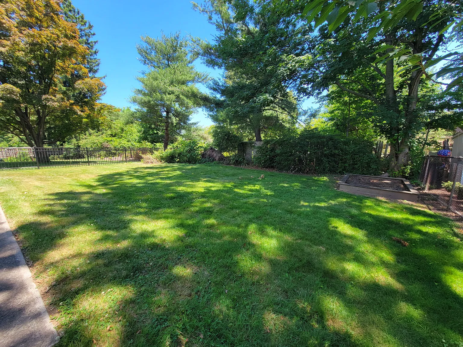 4 bed, 2.5 bath, 2000 sqft, $3,950 — Photo 3