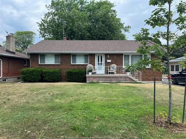 7 Gladstone Ave, Leamington, ON N8H 2H4