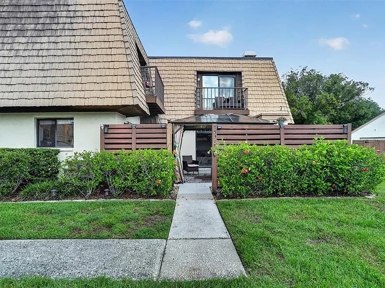 15317 W Pond Woods Dr #103 — Photo 2