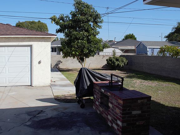 3rd image of 10558 Memphis Ave