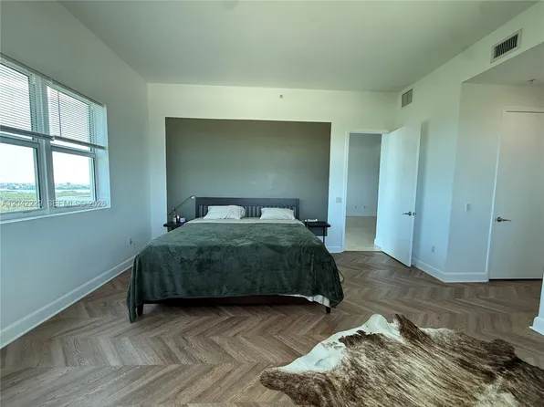 15051 Royal Oaks Ln APT 2601, North Miami, FL 33181