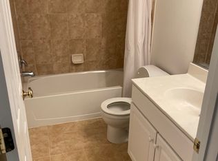 2413 Huntington Park Dr #2413, Alexandria, VA 22303