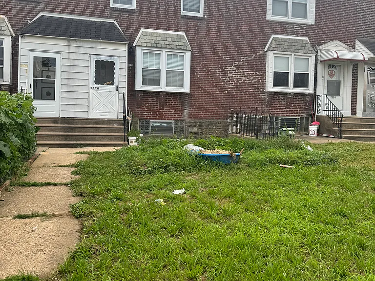 2126 Glenview St — Photo 1