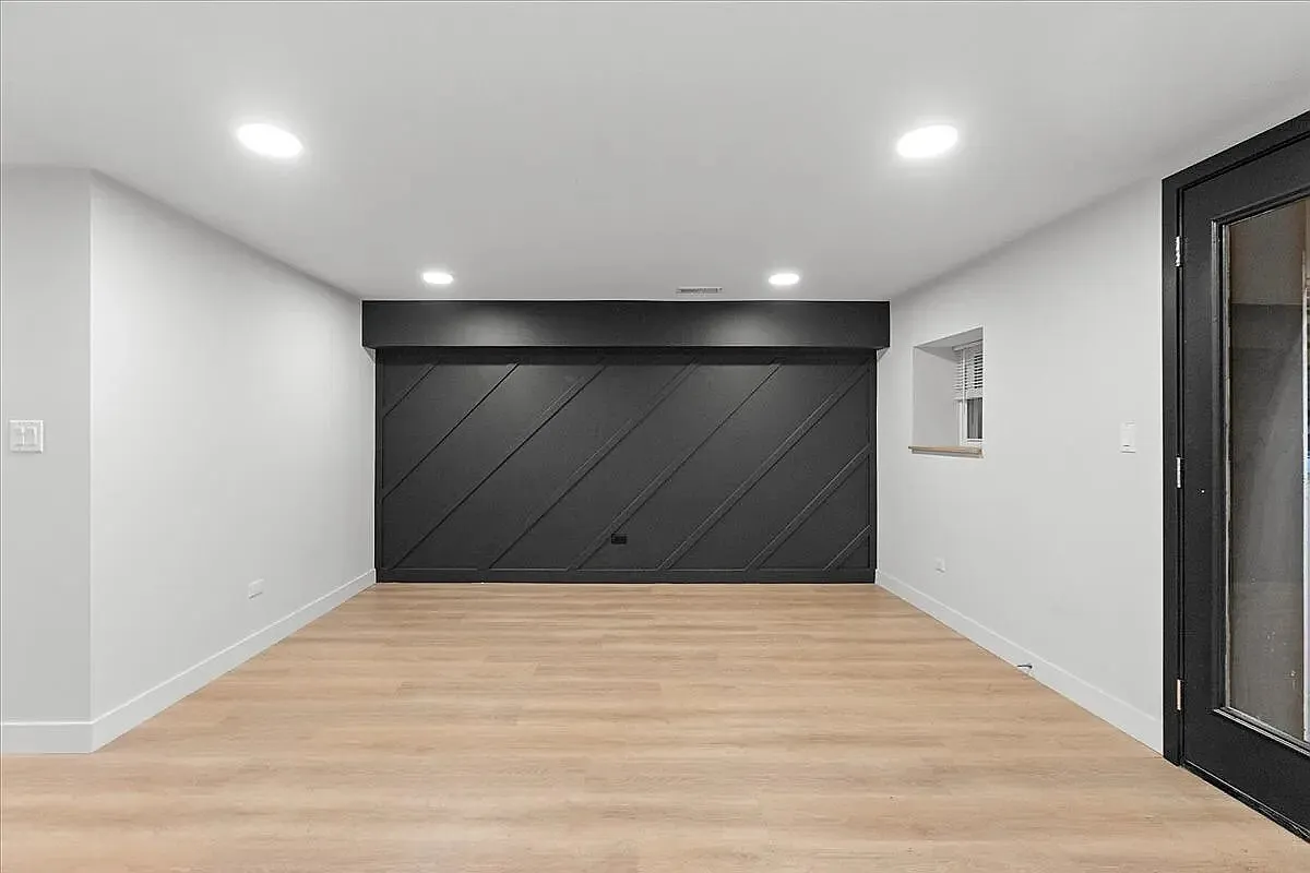 3 bed, 980 sqft, $2,400 — Photo 4