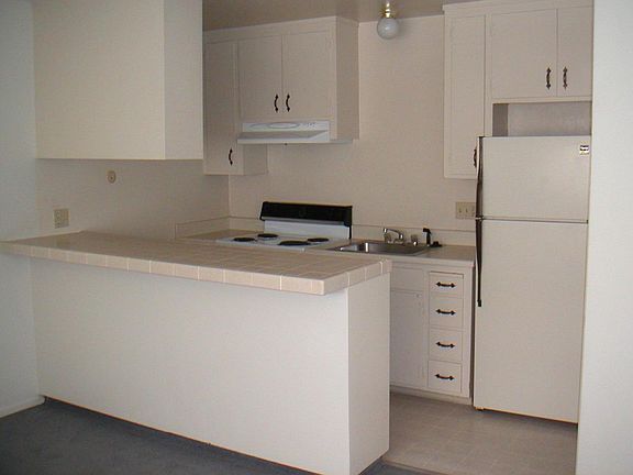 5th image of 4017 Hamilton Ave #D12
