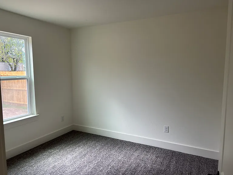 815 SW 16th St — Photo 8