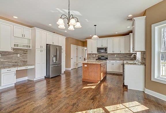 5th image of 17 Winding Ln