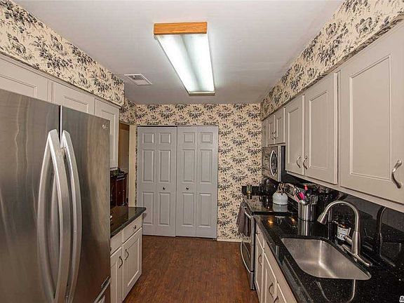 3rd image of 44 Southgate Cir