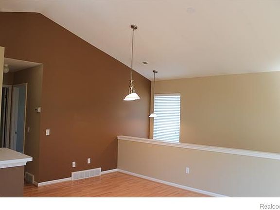 5th image of 42533 Lilley Pointe Dr #14