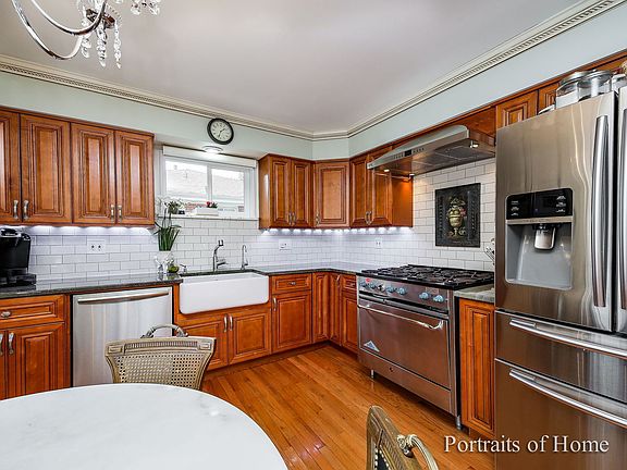 4th image of 226 E Park Ave