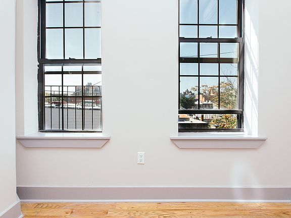 4th image of 292 Bedford Ave APT 16