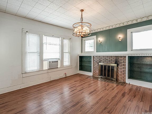 4th image of 303 E Hermitage Ct