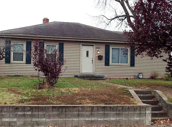3rd image of 2501 N Sherman St