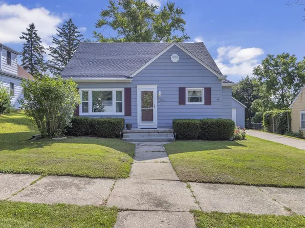 1161 N 8th AVENUE, West Bend, WI 53090