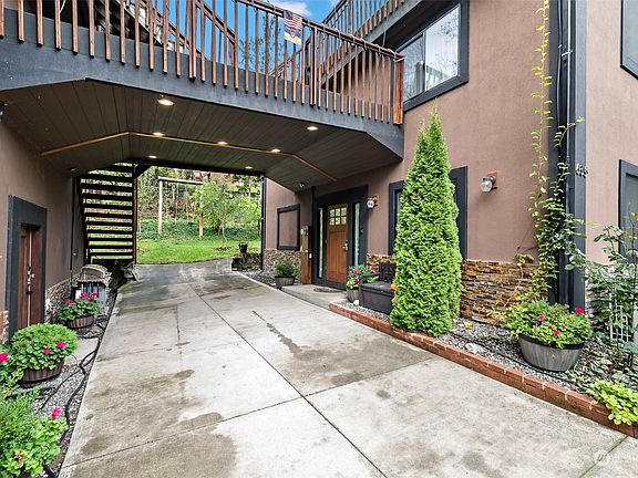 4th image of 635 Rainbow Drive