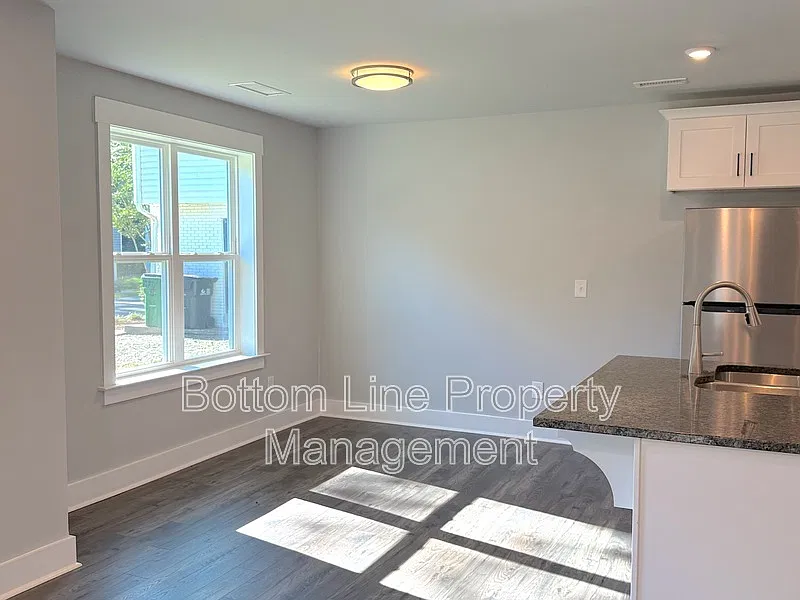 3 bed, 2.5 bath, 1729 sqft, $2,200 — Photo 4