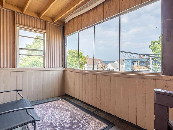 4th image of 217 Cartier Street