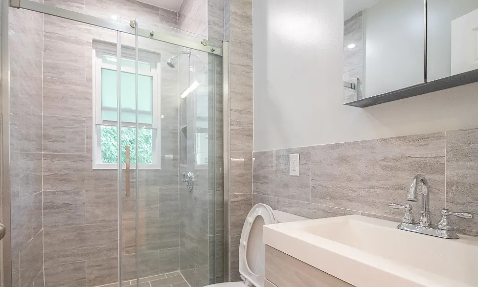 4 bed, 9999 sqft, $5,000 — Photo 4