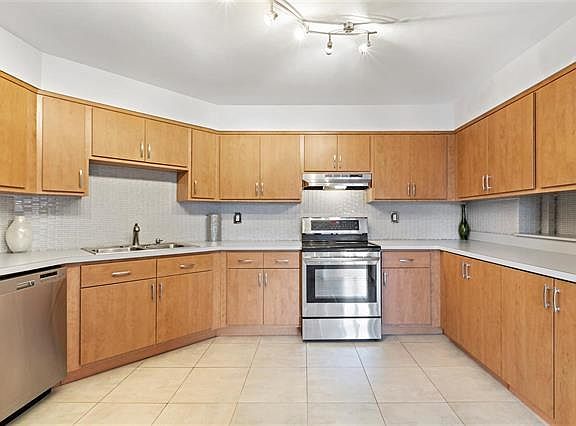 5th image of 325 Harmon Cove Tower #325