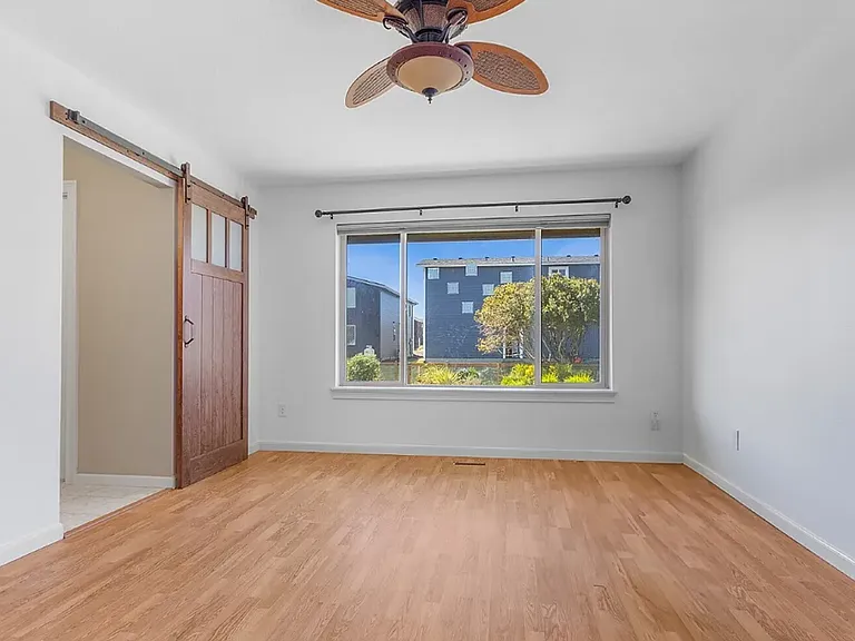 33003 G Pl — Photo 18