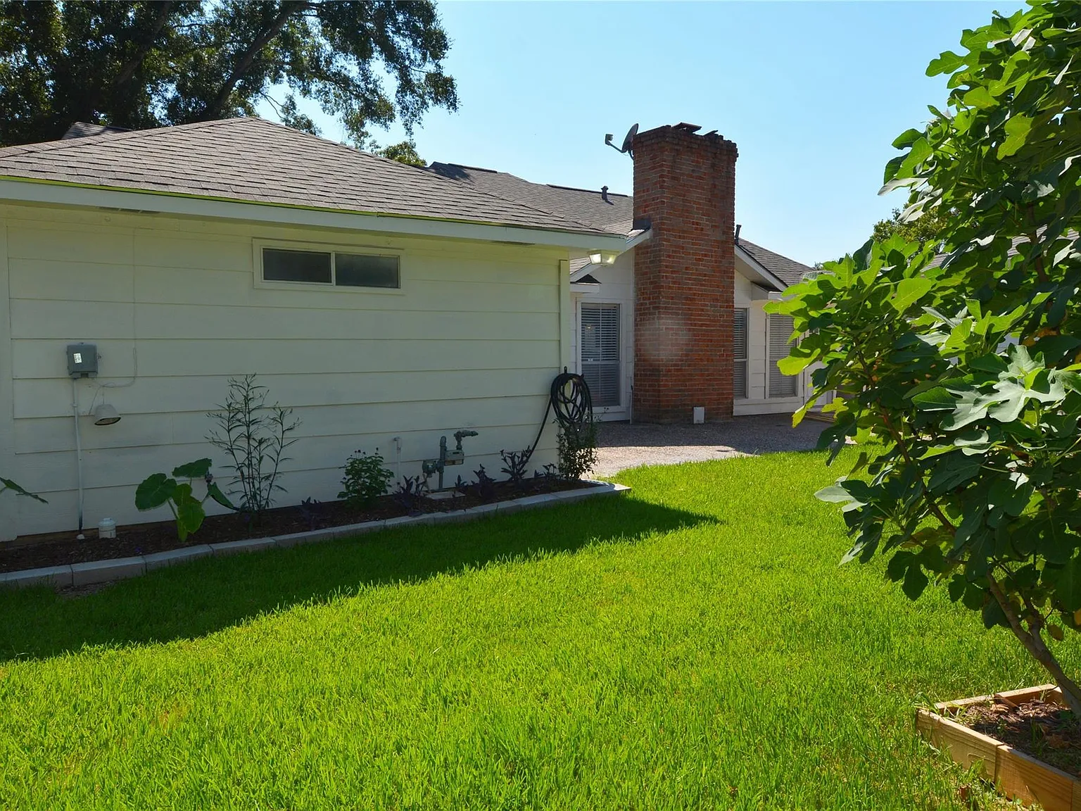 4 bed, 2.5 bath, 2187 sqft, $2,100 — Photo 4