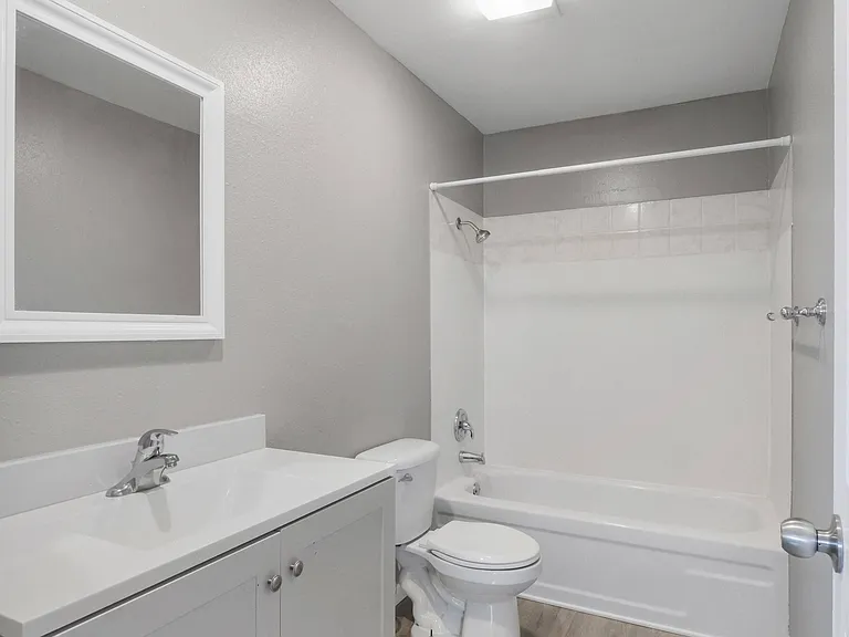 South Pacific Apartments — Photo 53