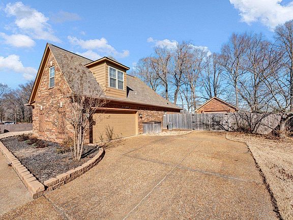 3rd image of 100 Blackhill Dr