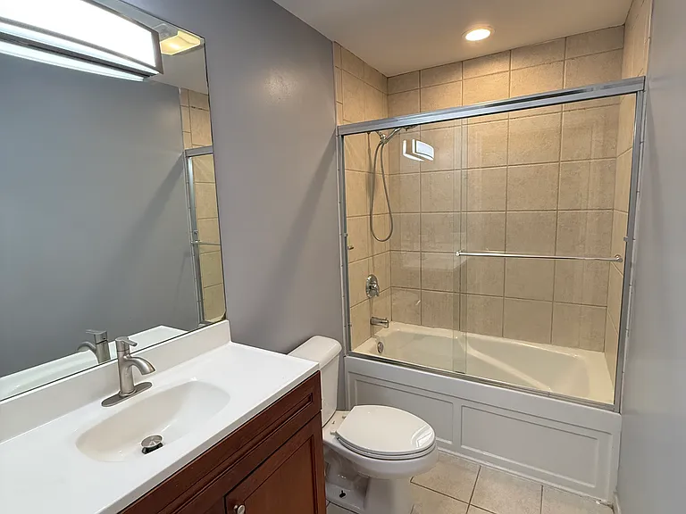 837 S Western Ave — Photo 5