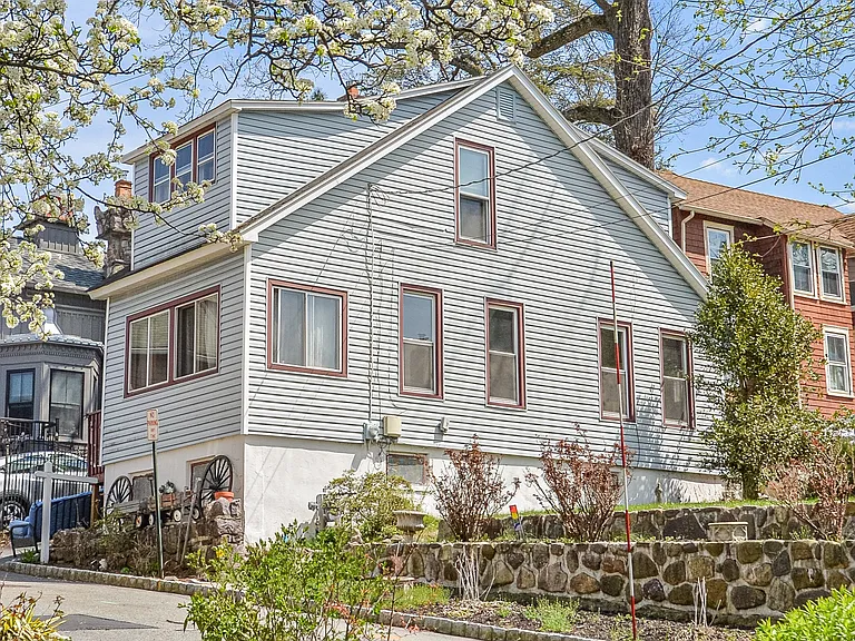 10 Banghart Pl — Photo 15