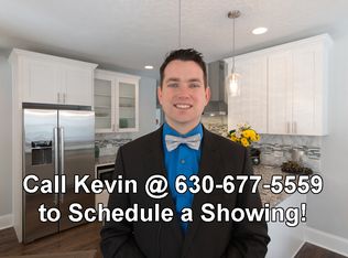 10S412 Carrington Cir, Burr Ridge, IL 60527