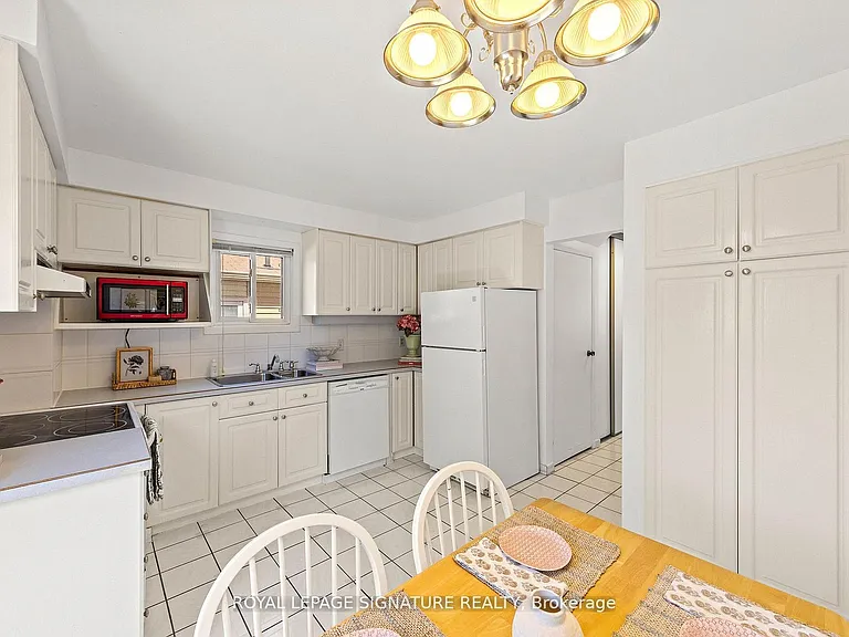 22 Madsen Cres — Photo 21