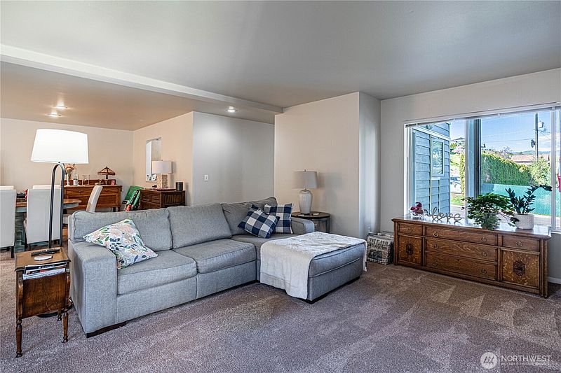 4th image of 433 W Webster Avenue