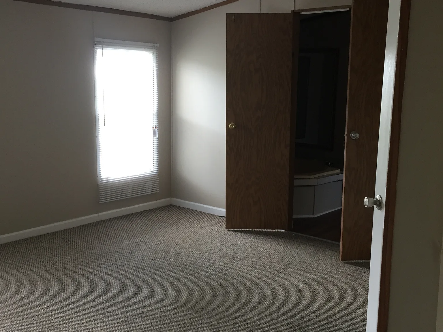 528 Chris Street - 1 — Photo 4