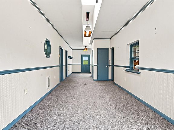 3rd image of 318 Rogers Ln