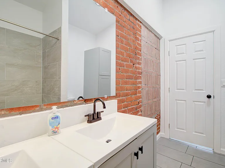258 S Sutherland St — Photo 28