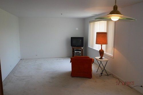 4th image of 6401 Lincoln Ave #204