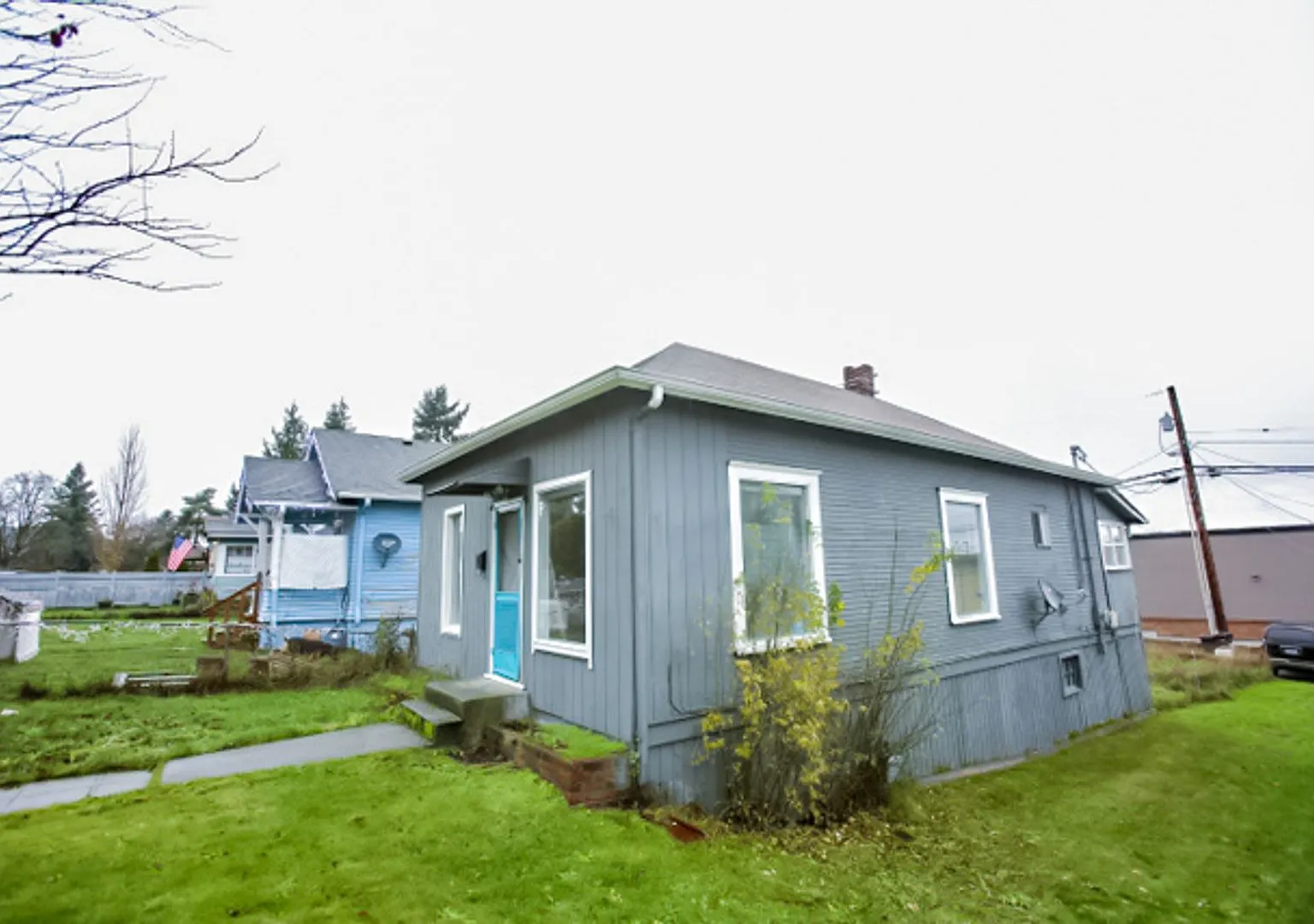 Charming 2 Bedroom 1 Bath Home - Downtown Everett — Photo 3
