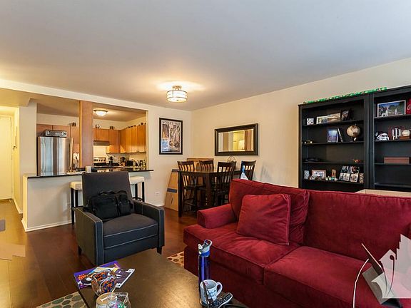 4th image of 30 E Huron St #1200