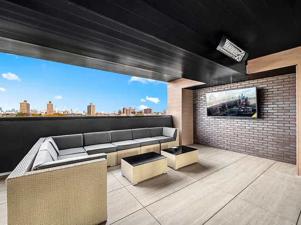 1 Putnam Avenue image 11 of 15