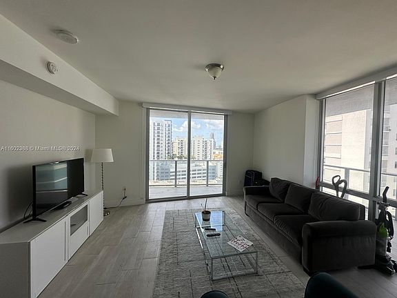 4th image of 1010 SW 2nd Ave Unit 1409