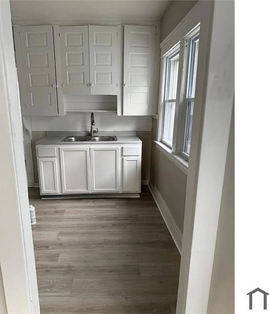 11903 Fairport Ave — Photo 1