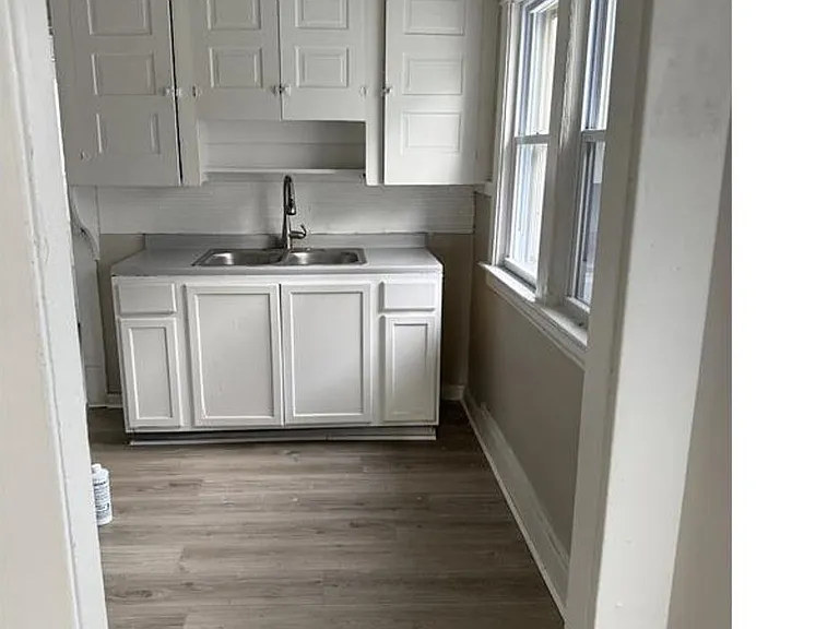 11903 Fairport Ave — Photo 1