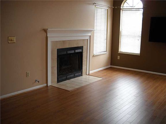 4th image of 15 Ashford Dr