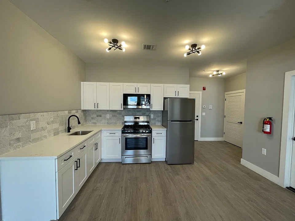 11 Silkman Pl #4